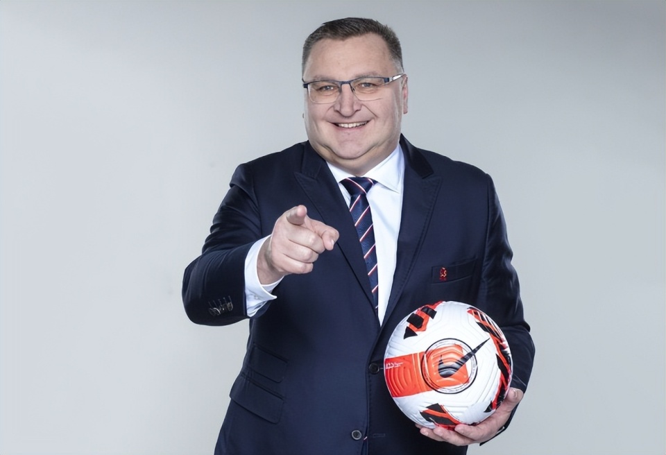 大的假球组, 办权 大的假球组, 办权